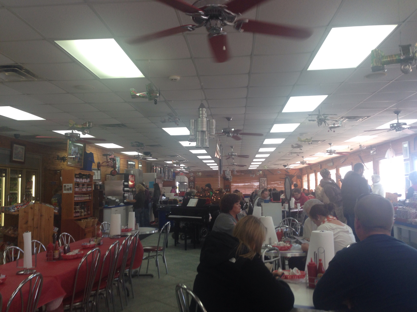 The view inside the diner. Classkc